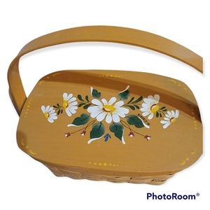 Painted tole design Daisy Hinged lid top basket with handle